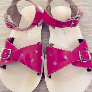 Size 11 fuchsia Sun Sans Sweethearts